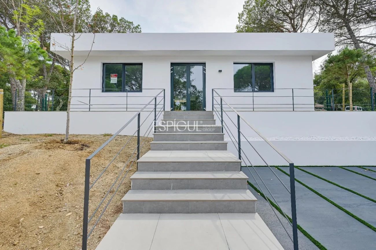 Confort y diseño en Llagostera – Vivienda de obra nueva de una planta