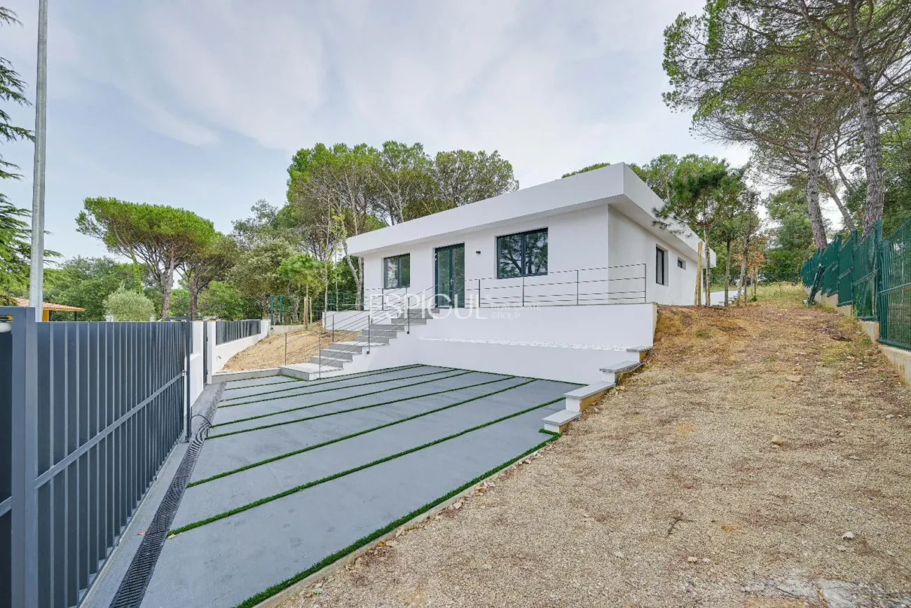 Confort y diseño en Llagostera – Vivienda de obra nueva de una planta