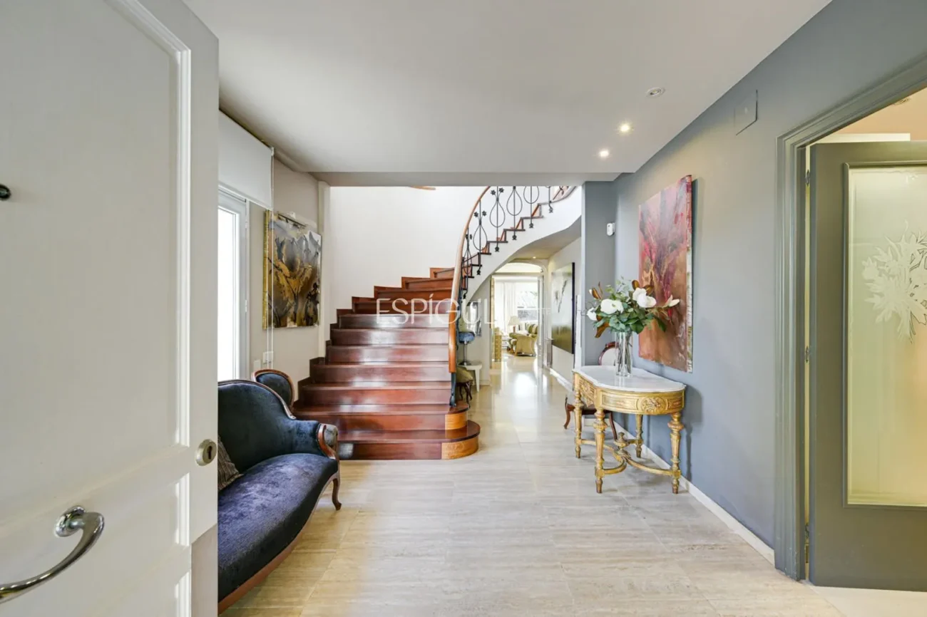 Élégance, espace et emplacement privilégié : Maison unique à Ocata