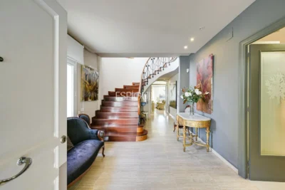 Элегантность, пространство и превосходное расположение: уникальный дом в Окате