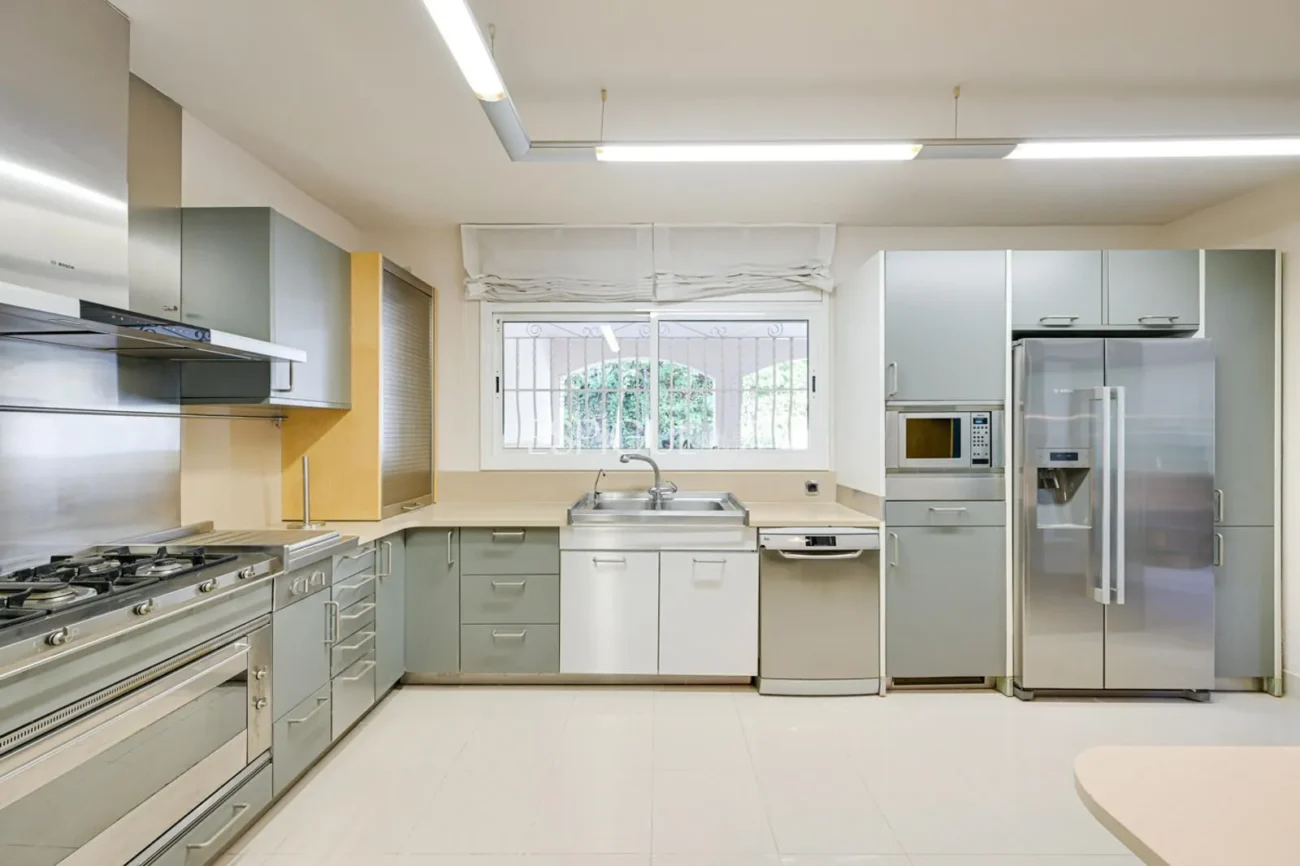 Elegancia, espacio y ubicación premium: Casa única en Ocata