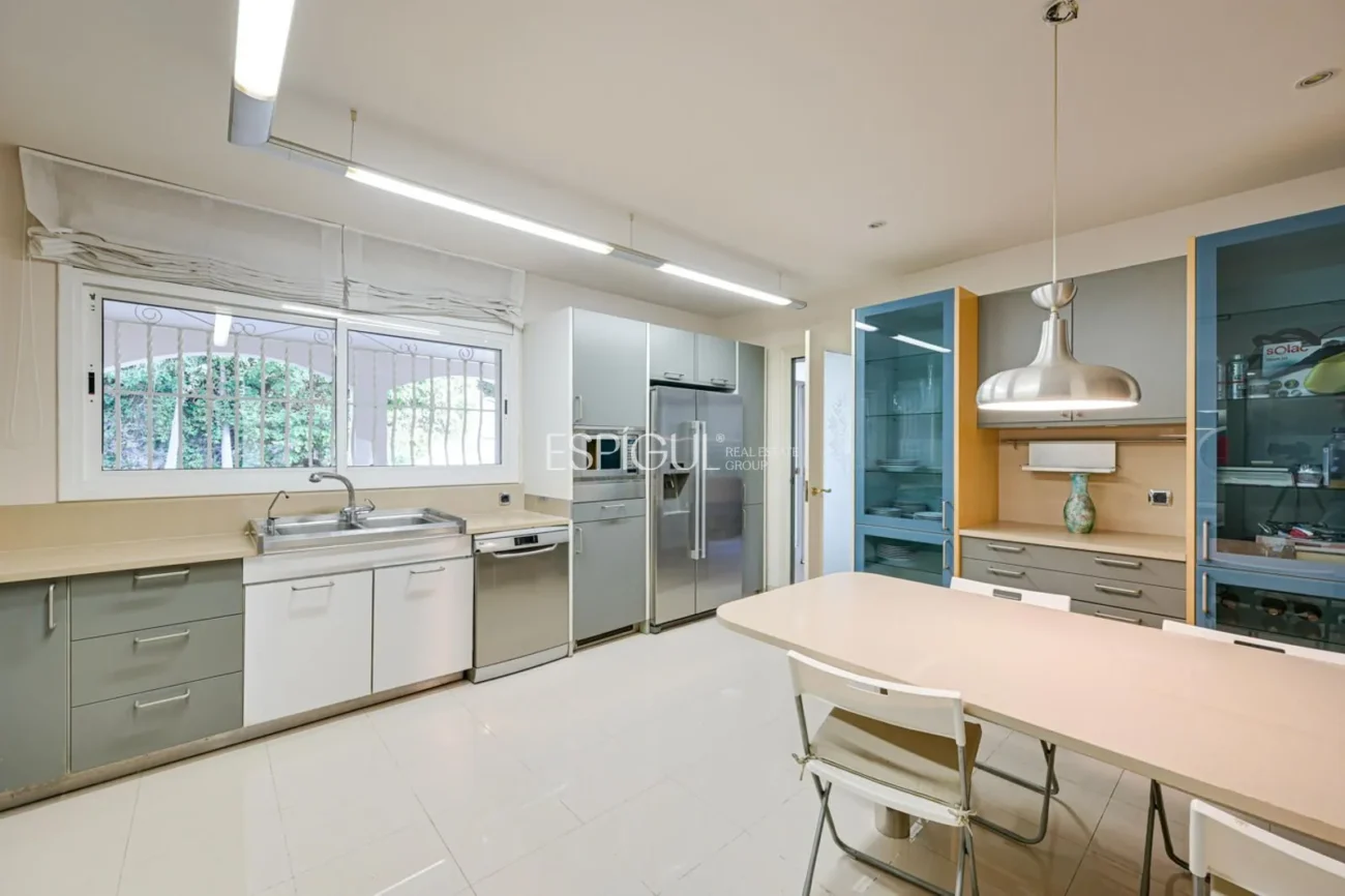 Elegancia, espacio y ubicación premium: Casa única en Ocata