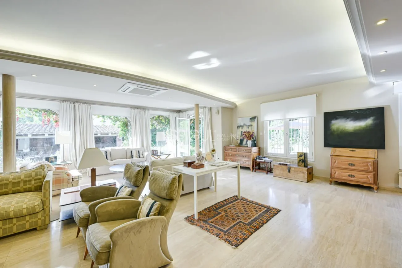 Elegancia, espacio y ubicación premium: Casa única en Ocata