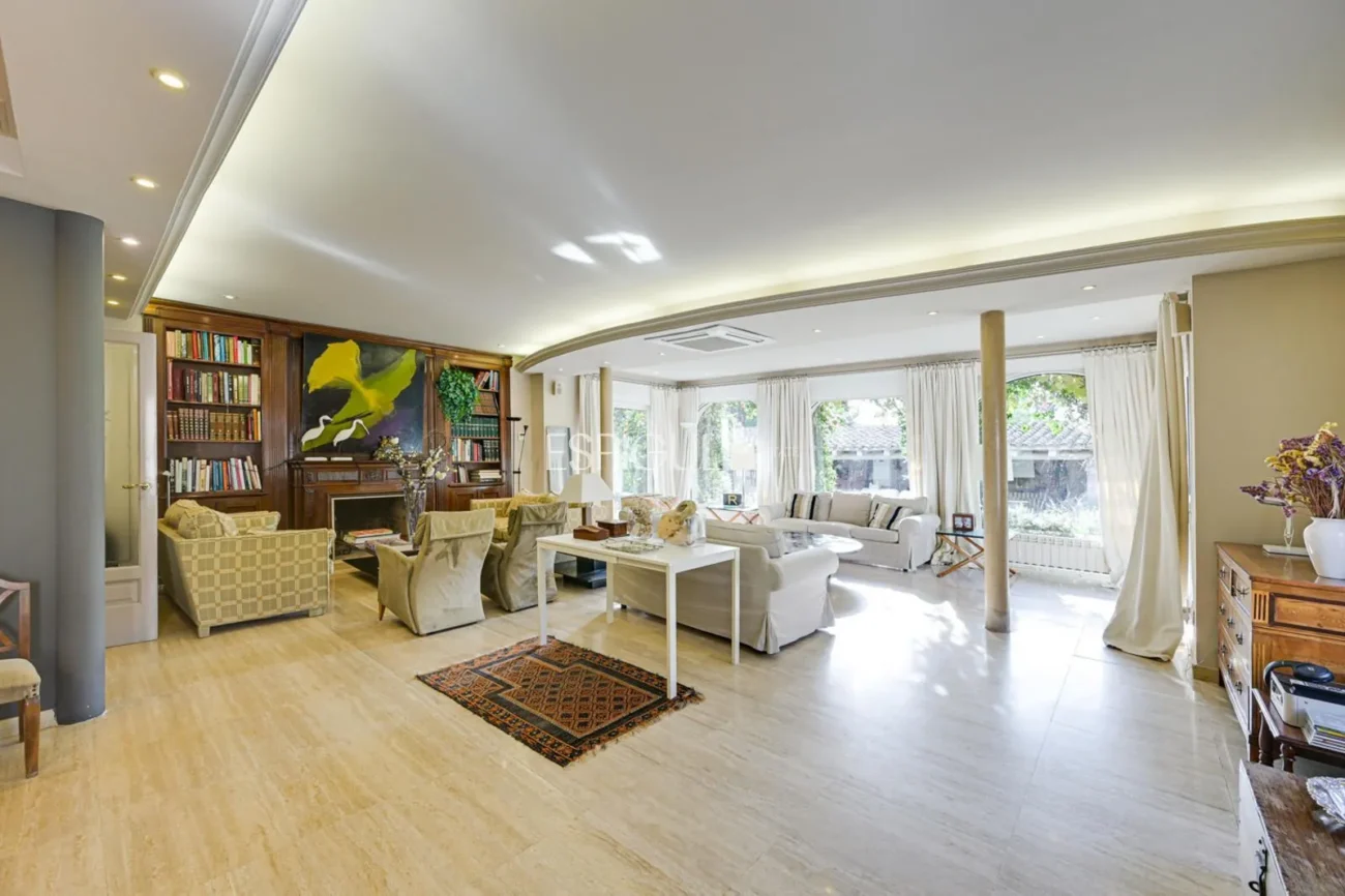 Elegancia, espacio y ubicación premium: Casa única en Ocata