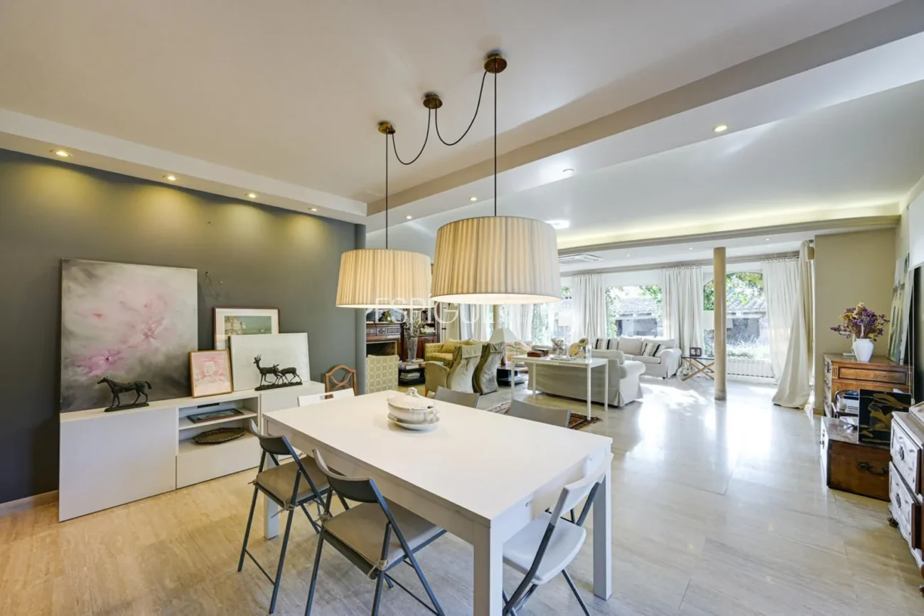 Élégance, espace et emplacement privilégié : Maison unique à Ocata