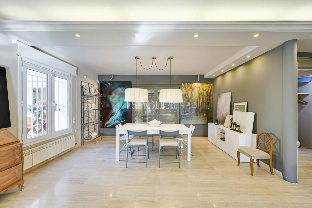 Elegancia, espacio y ubicación premium: Casa única en Ocata