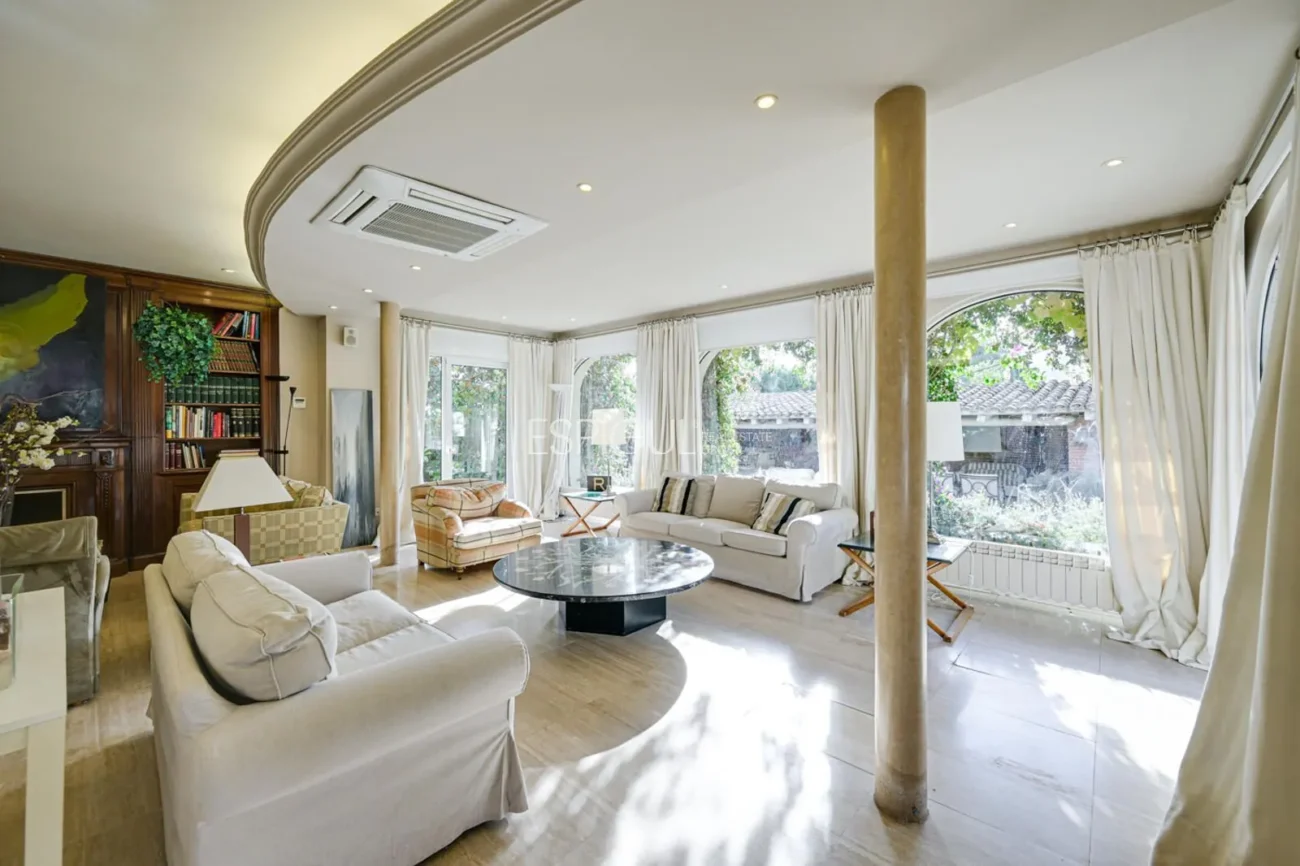 Elegancia, espacio y ubicación premium: Casa única en Ocata