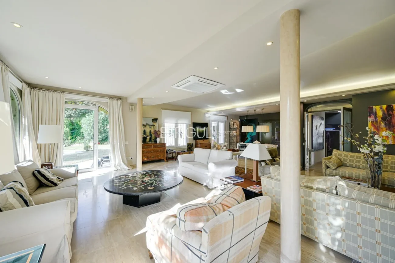 Elegancia, espacio y ubicación premium: Casa única en Ocata