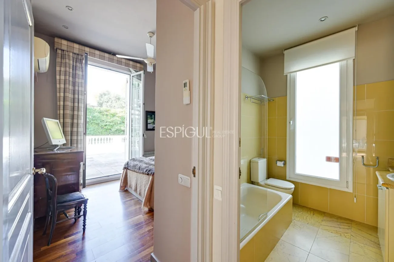 Elegancia, espacio y ubicación premium: Casa única en Ocata