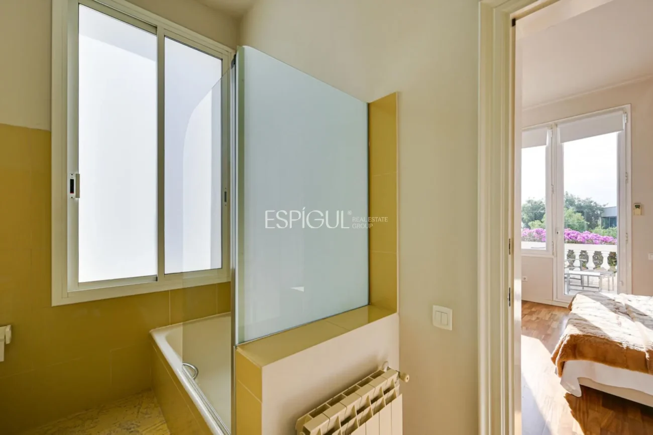 Elegancia, espacio y ubicación premium: Casa única en Ocata