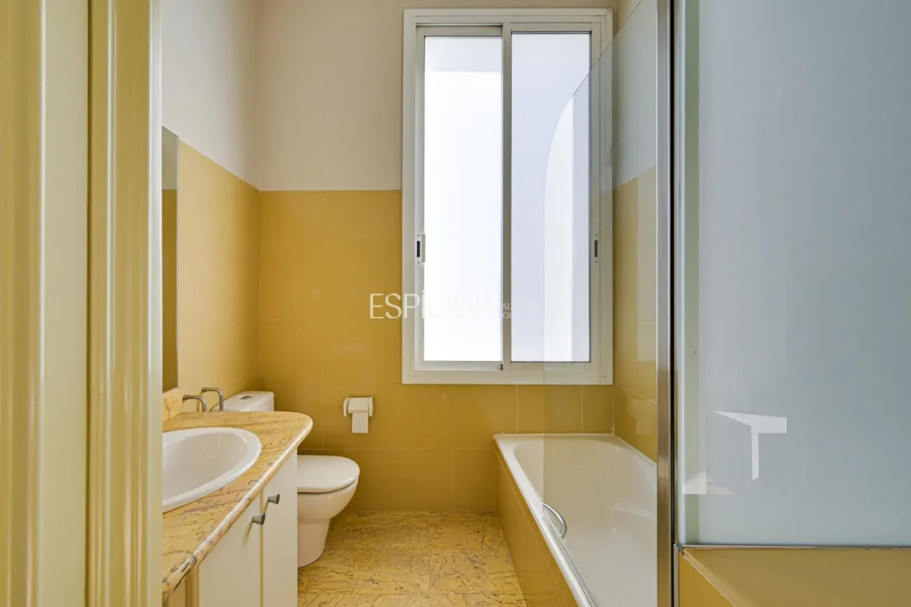 Elegancia, espacio y ubicación premium: Casa única en Ocata