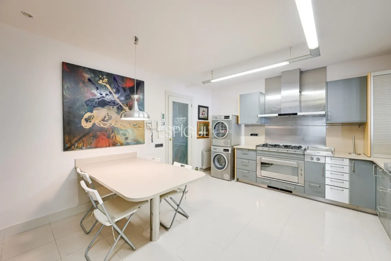 Elegancia, espacio y ubicación premium: Casa única en Ocata