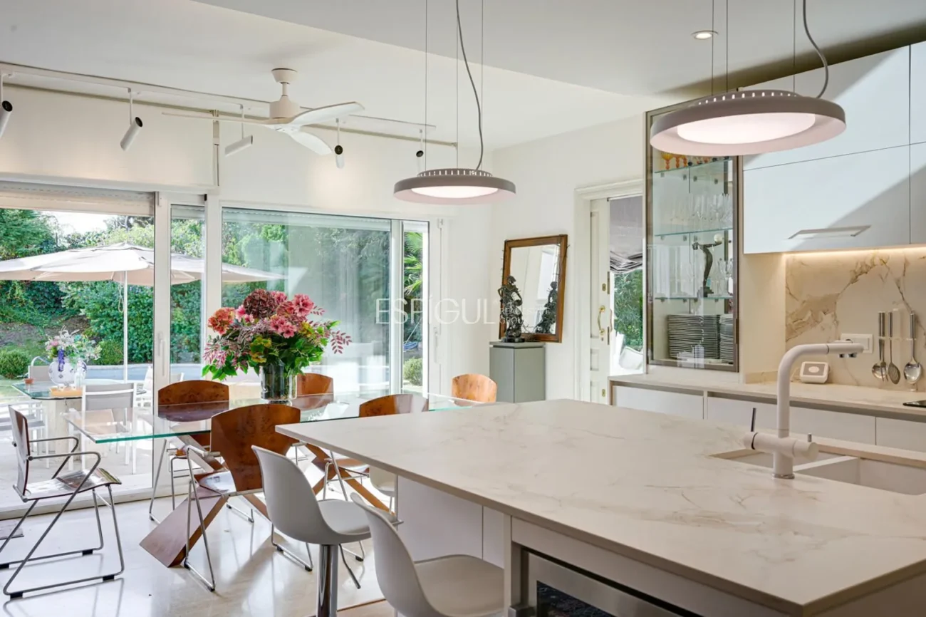 Elegancia, espacio y ubicación premium: Casa única en Ocata