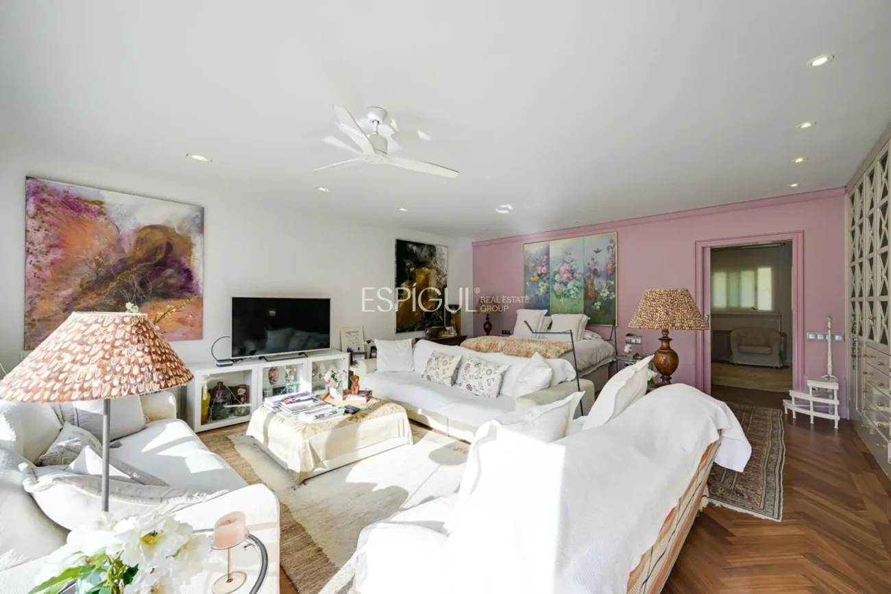 Elegancia, espacio y ubicación premium: Casa única en Ocata