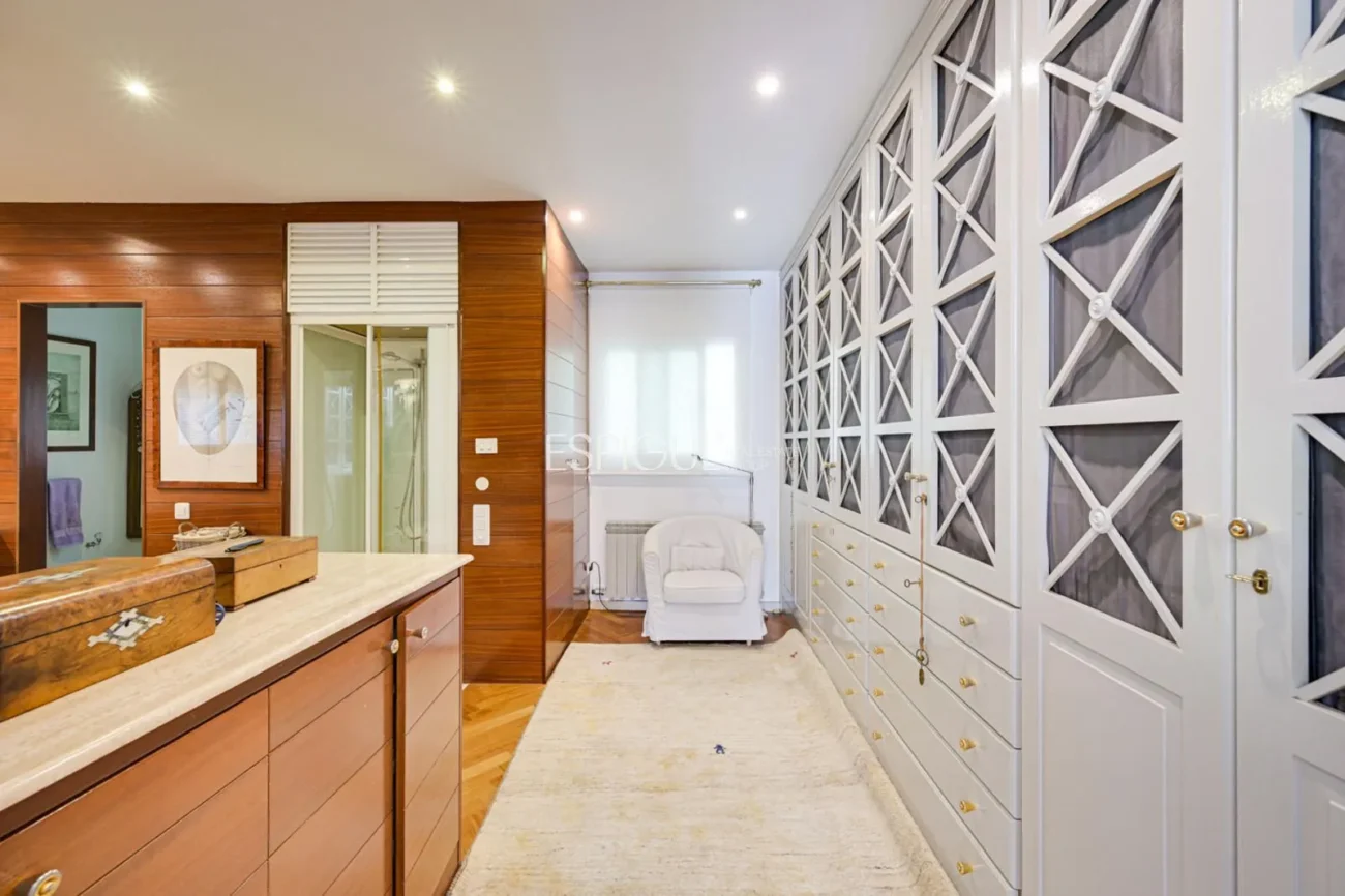 Elegancia, espacio y ubicación premium: Casa única en Ocata