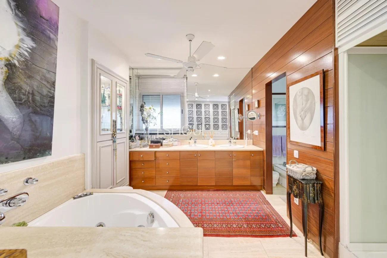 Elegancia, espacio y ubicación premium: Casa única en Ocata