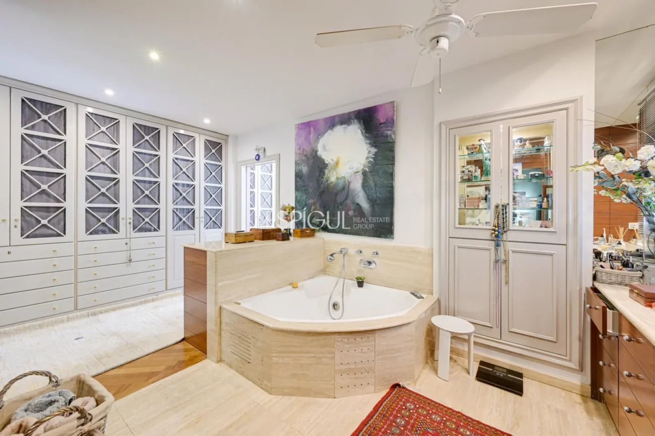 Elegancia, espacio y ubicación premium: Casa única en Ocata