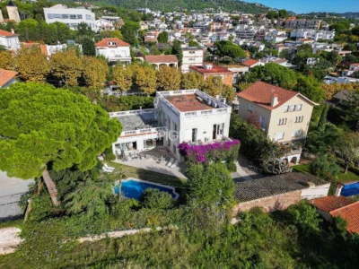 Elegancia, espacio y ubicación premium: Casa única en Ocata