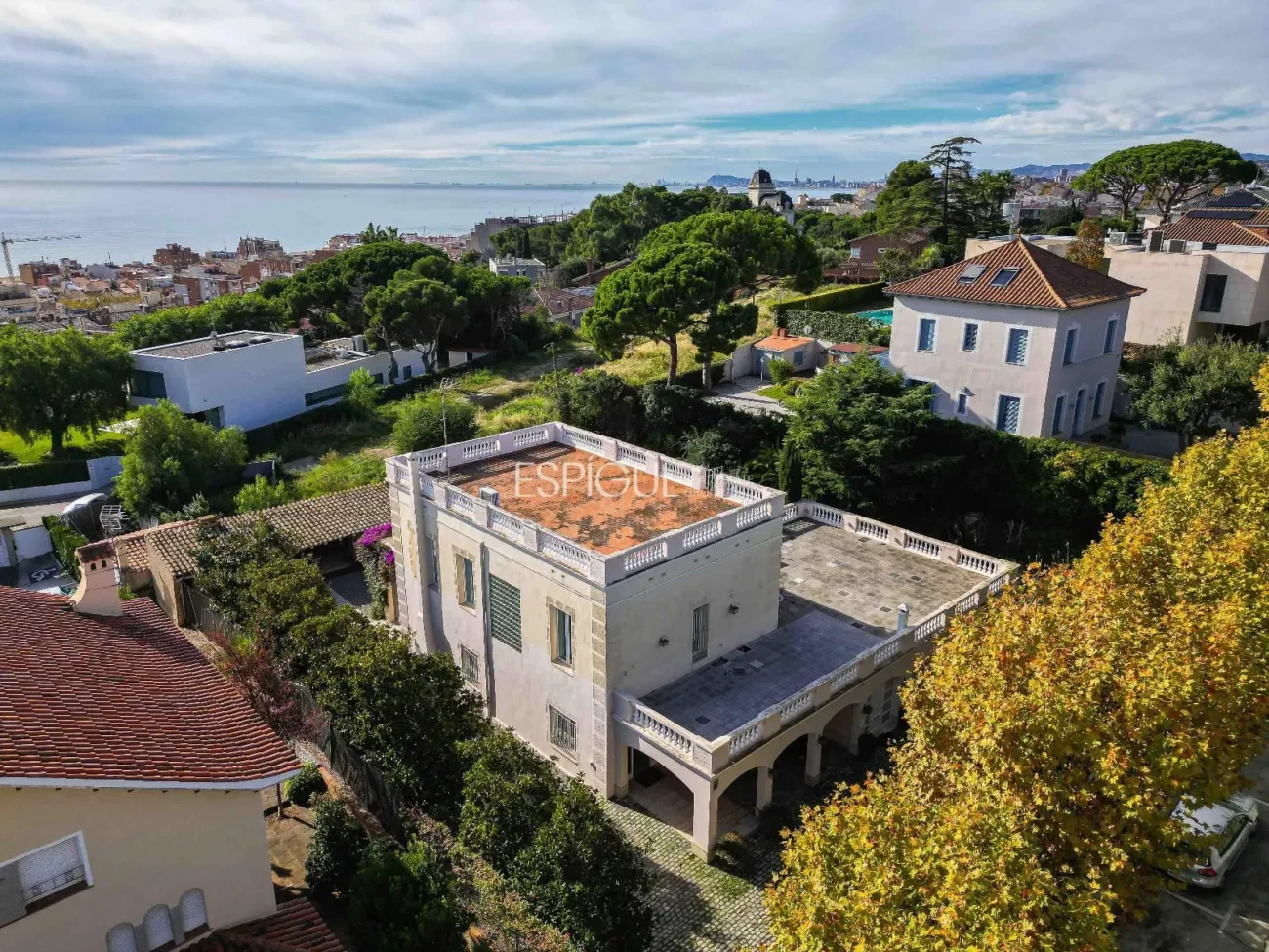 Elegancia, espacio y ubicación premium: Casa única en Ocata