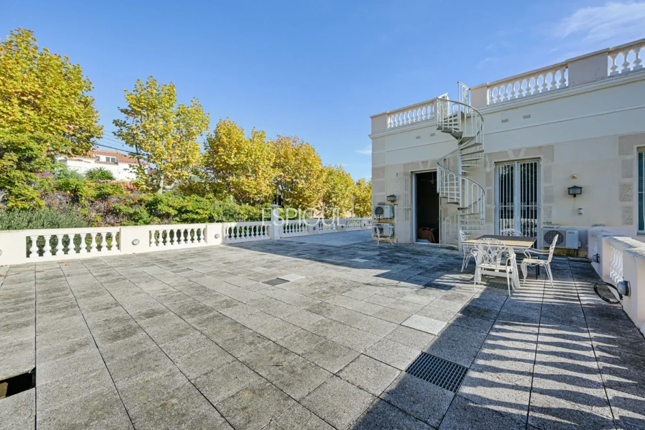 Elegancia, espacio y ubicación premium: Casa única en Ocata