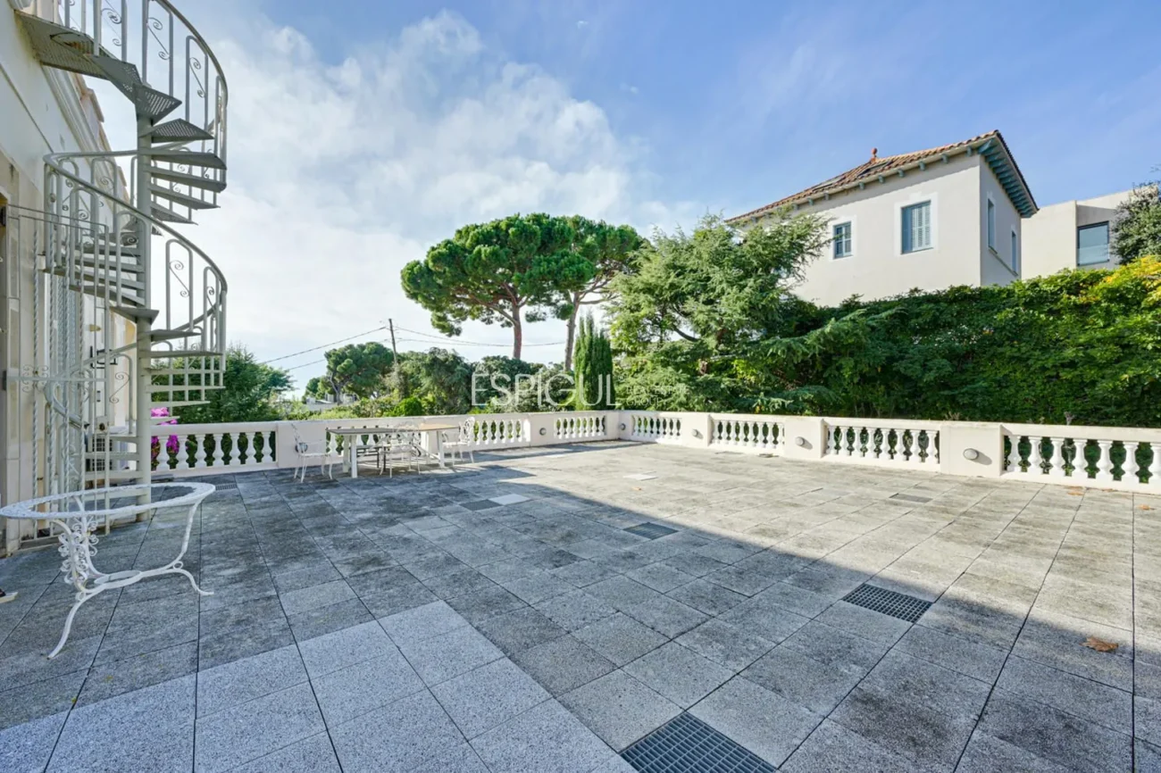 Elegancia, espacio y ubicación premium: Casa única en Ocata