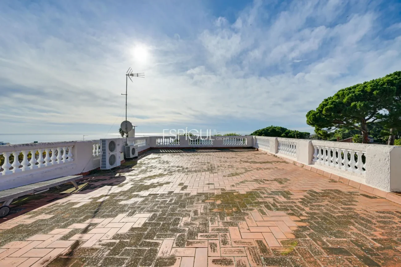 Elegancia, espacio y ubicación premium: Casa única en Ocata