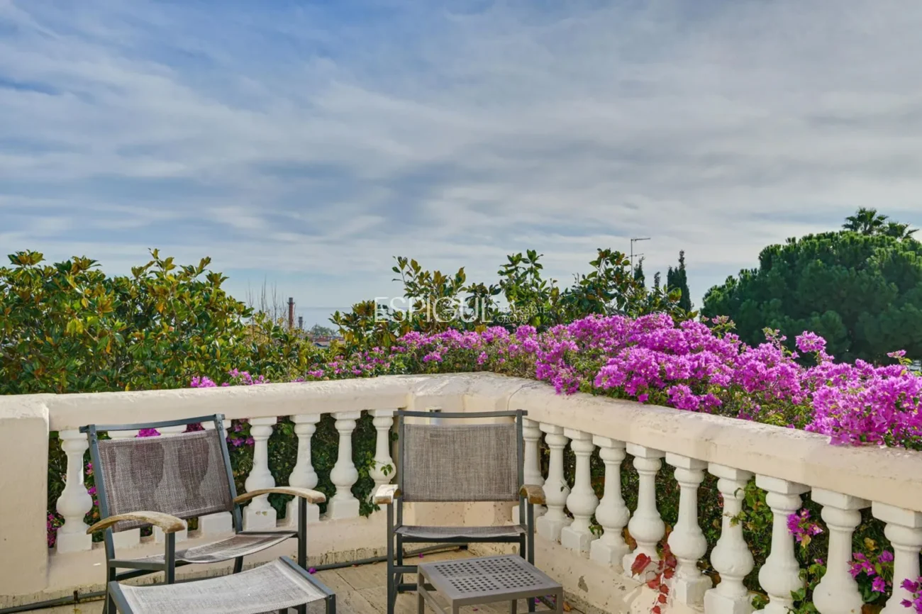 Elegancia, espacio y ubicación premium: Casa única en Ocata