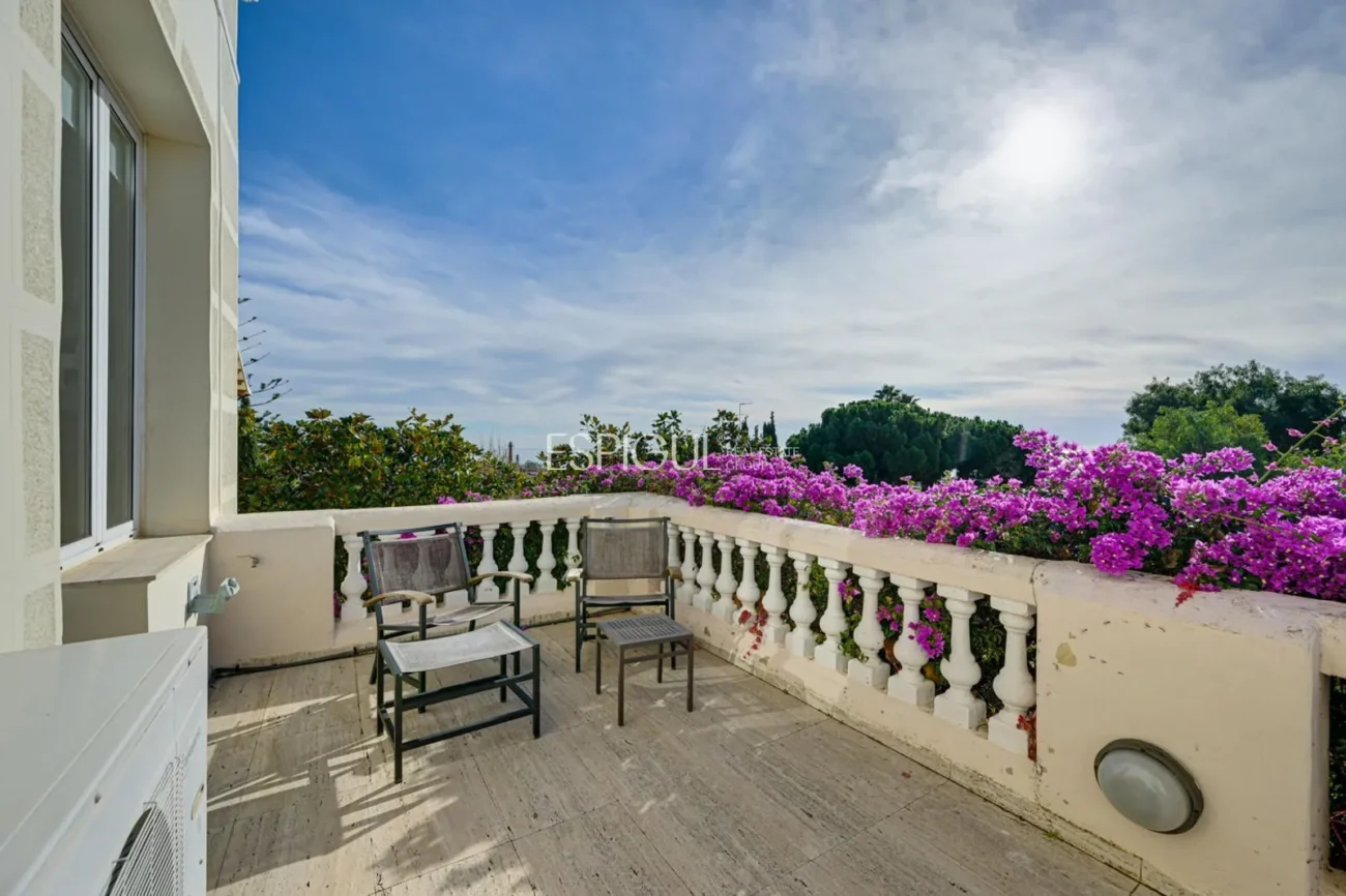 Elegancia, espacio y ubicación premium: Casa única en Ocata