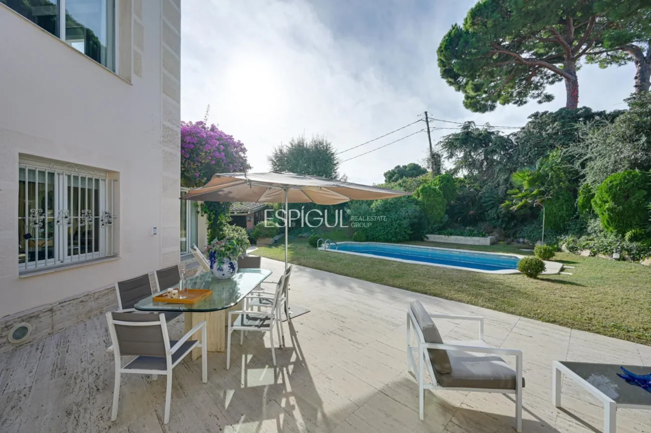 Elegancia, espacio y ubicación premium: Casa única en Ocata