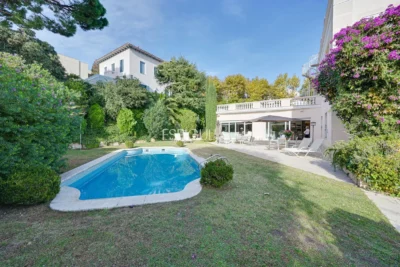 Elegancia, espacio y ubicación premium: Casa única en Ocata