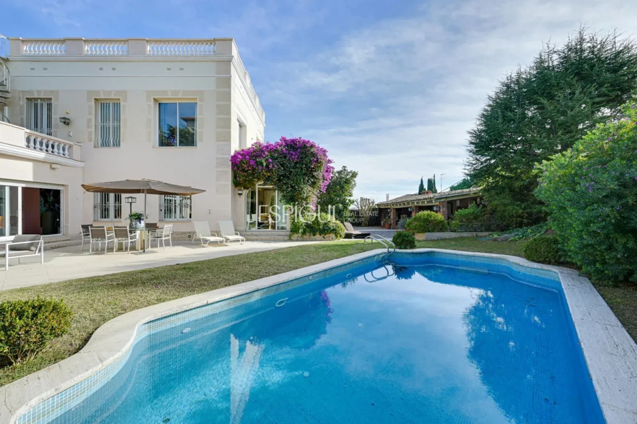 Elegancia, espacio y ubicación premium: Casa única en Ocata