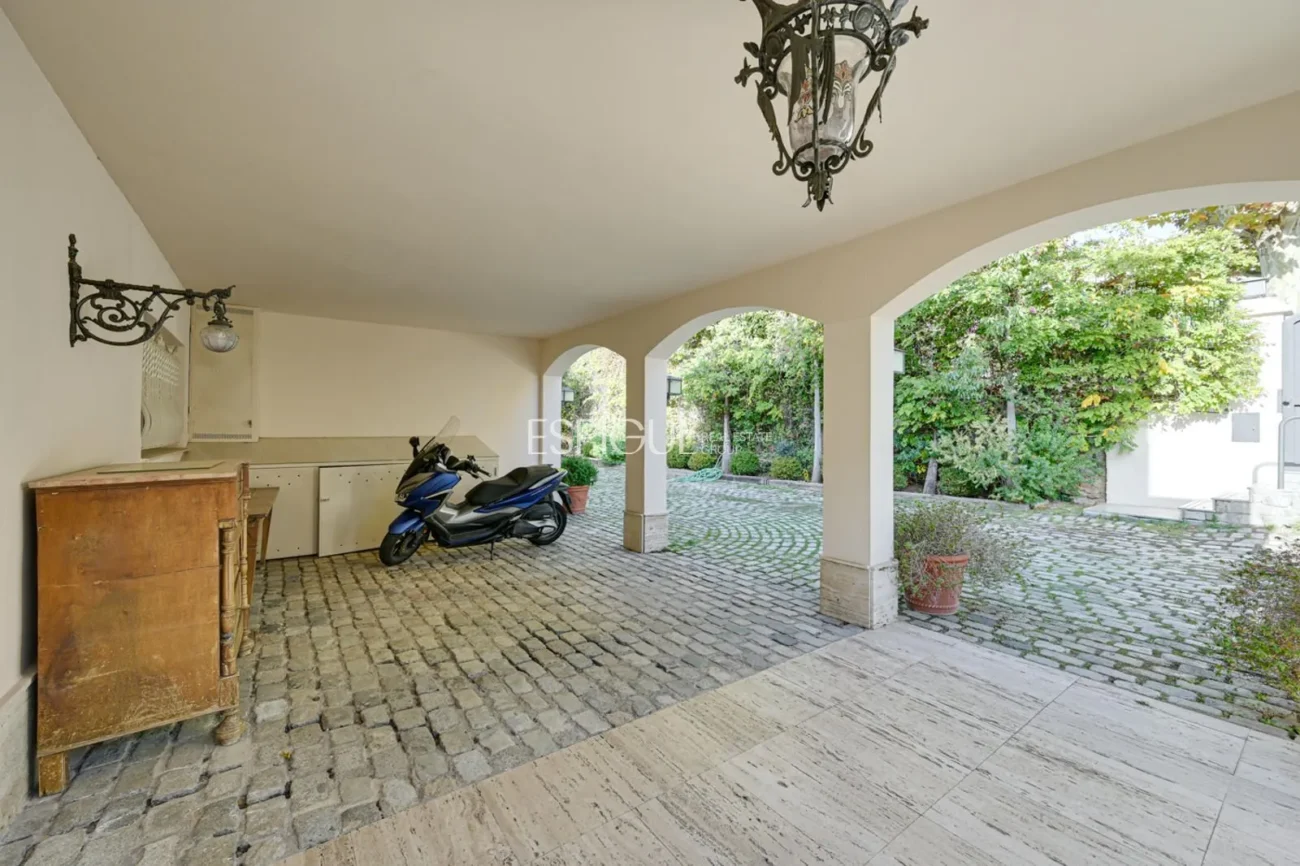 Elegancia, espacio y ubicación premium: Casa única en Ocata