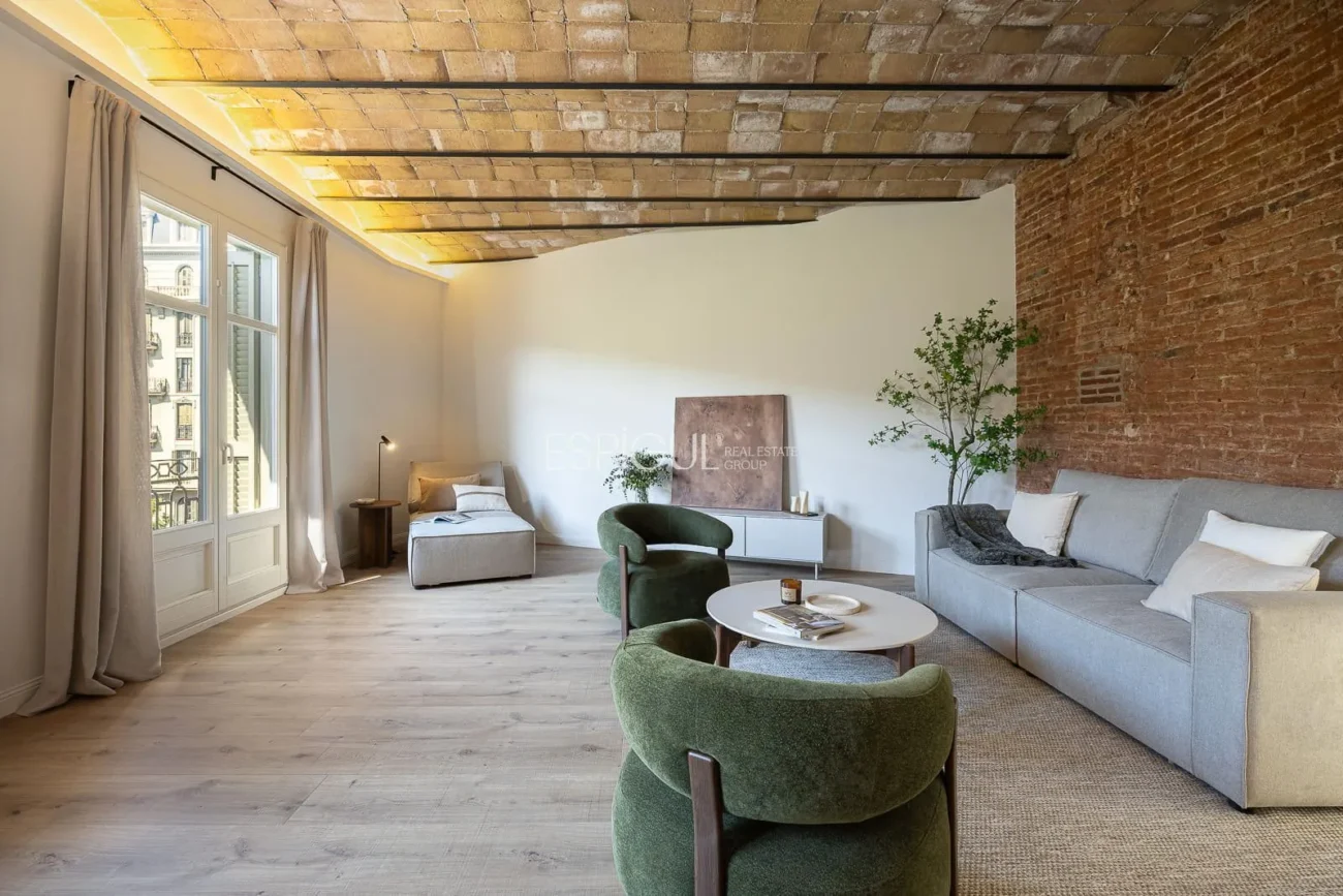 Elegancia y carácter en Roger de Flor, Eixample Dret