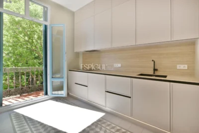 Elegante piso en venta recién reformado junto a Passeig de Sant Joan, Barcelona