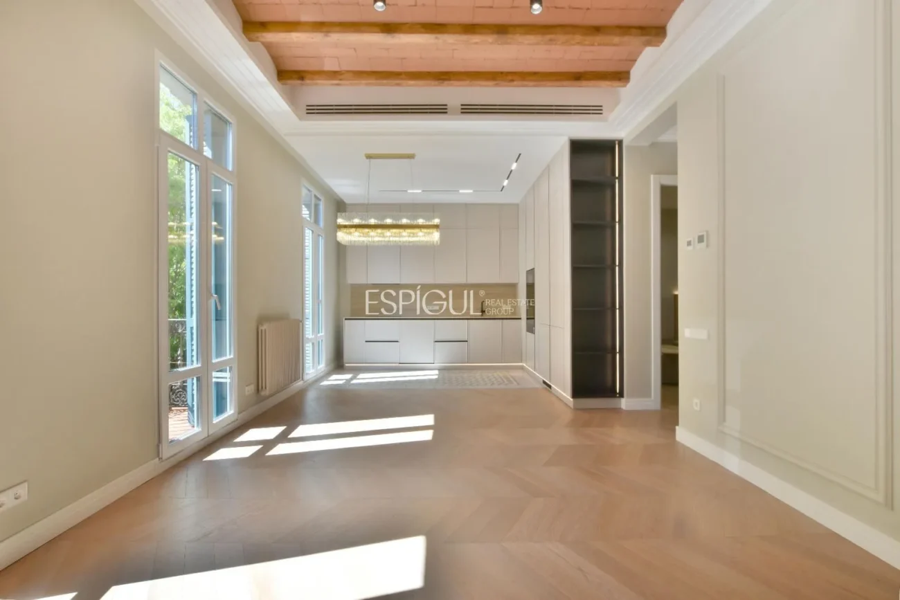 Elegante piso en venta recién reformado junto a Passeig de Sant Joan, Barcelona