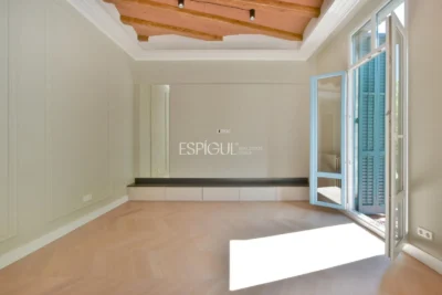Elegante piso en venta recién reformado junto a Passeig de Sant Joan, Barcelona