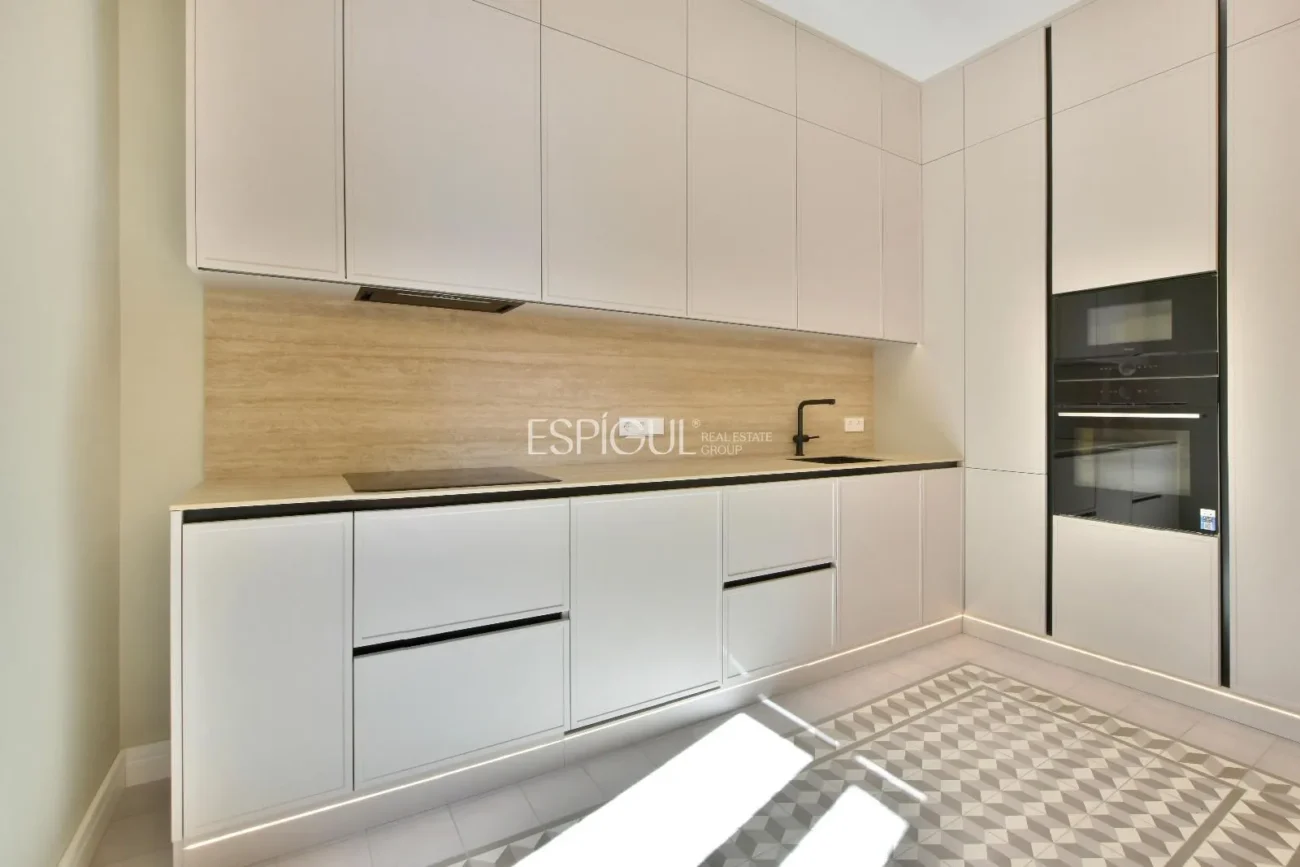 Elegante piso en venta recién reformado junto a Passeig de Sant Joan, Barcelona