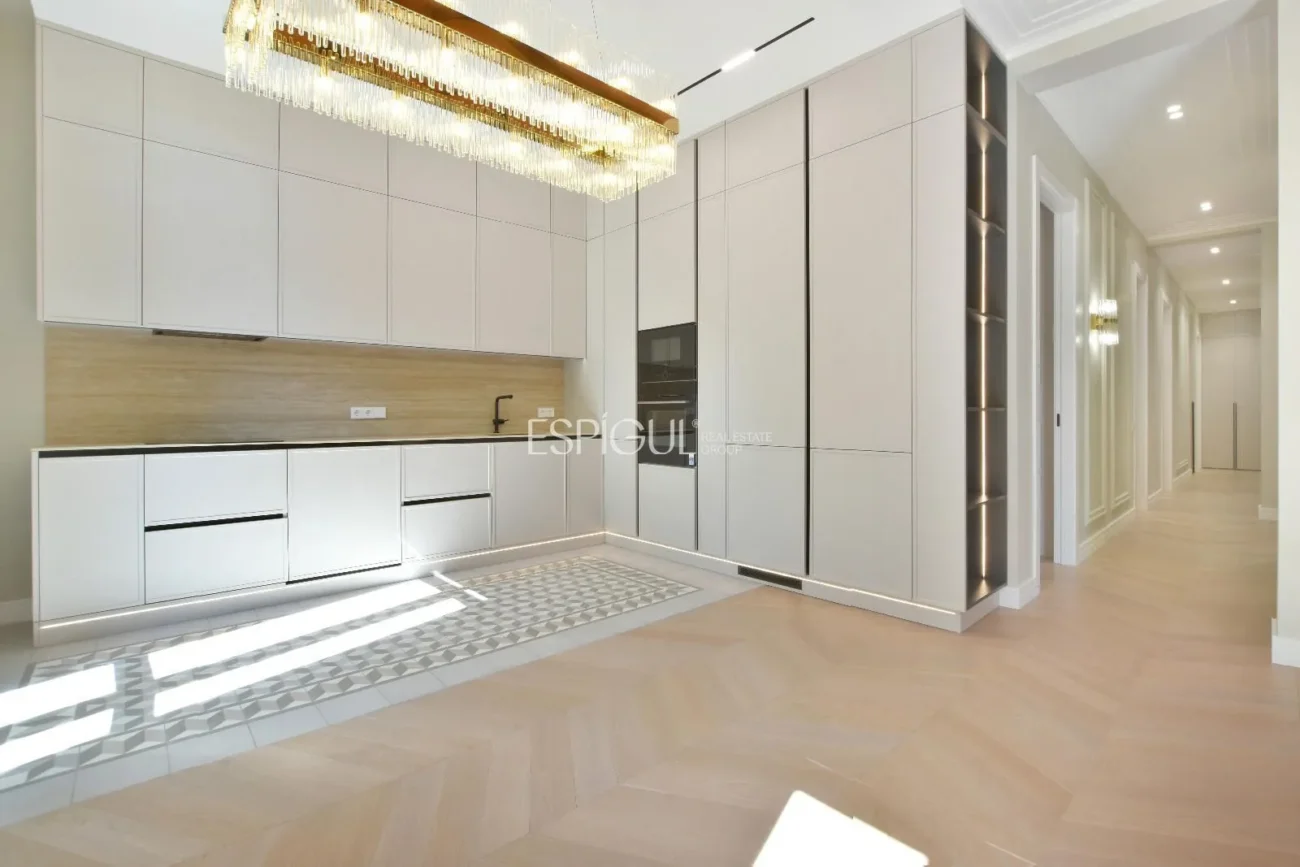 Elegante piso en venta recién reformado junto a Passeig de Sant Joan, Barcelona