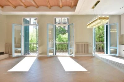Elegante piso en venta recién reformado junto a Passeig de Sant Joan, Barcelona
