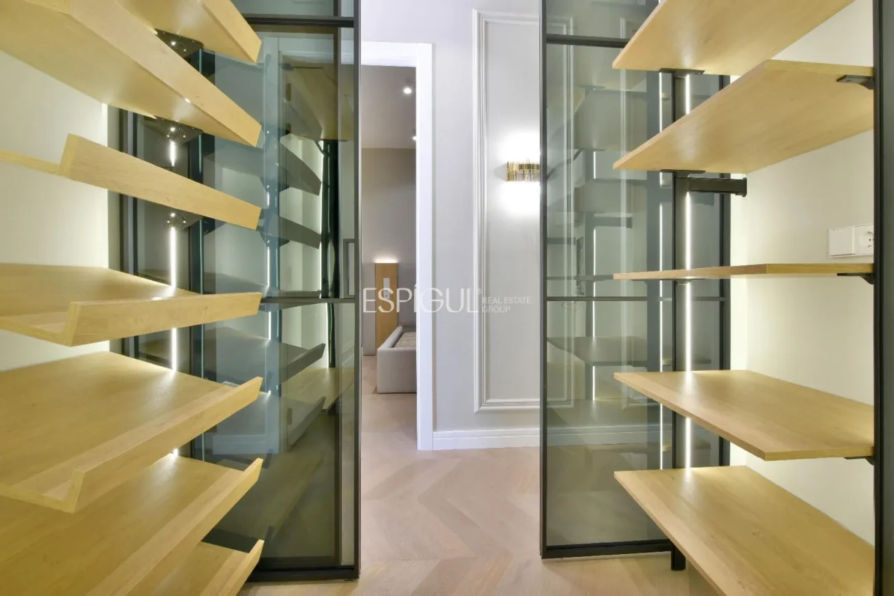 Elegante piso en venta recién reformado junto a Passeig de Sant Joan, Barcelona