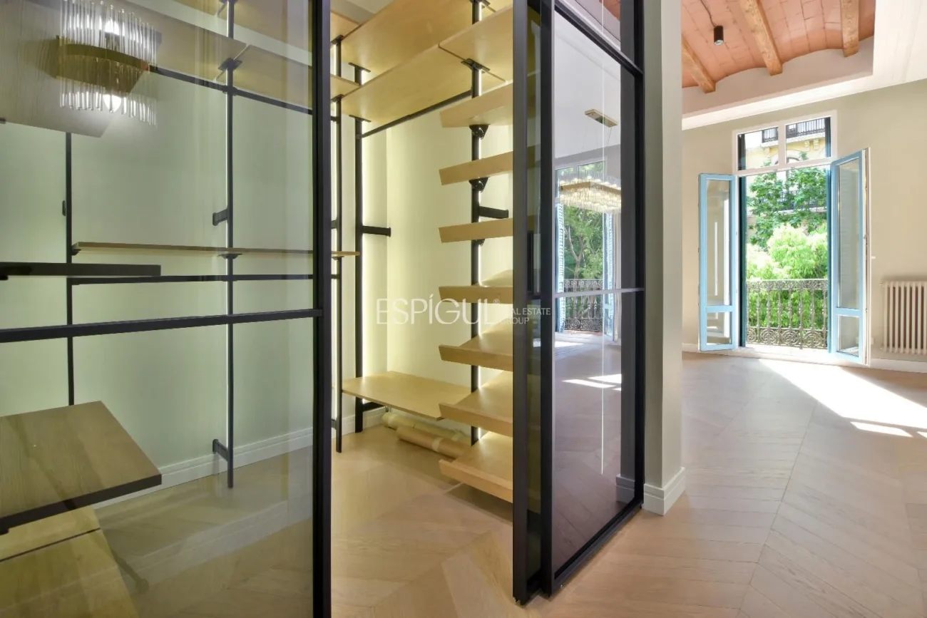Elegante piso en venta recién reformado junto a Passeig de Sant Joan, Barcelona