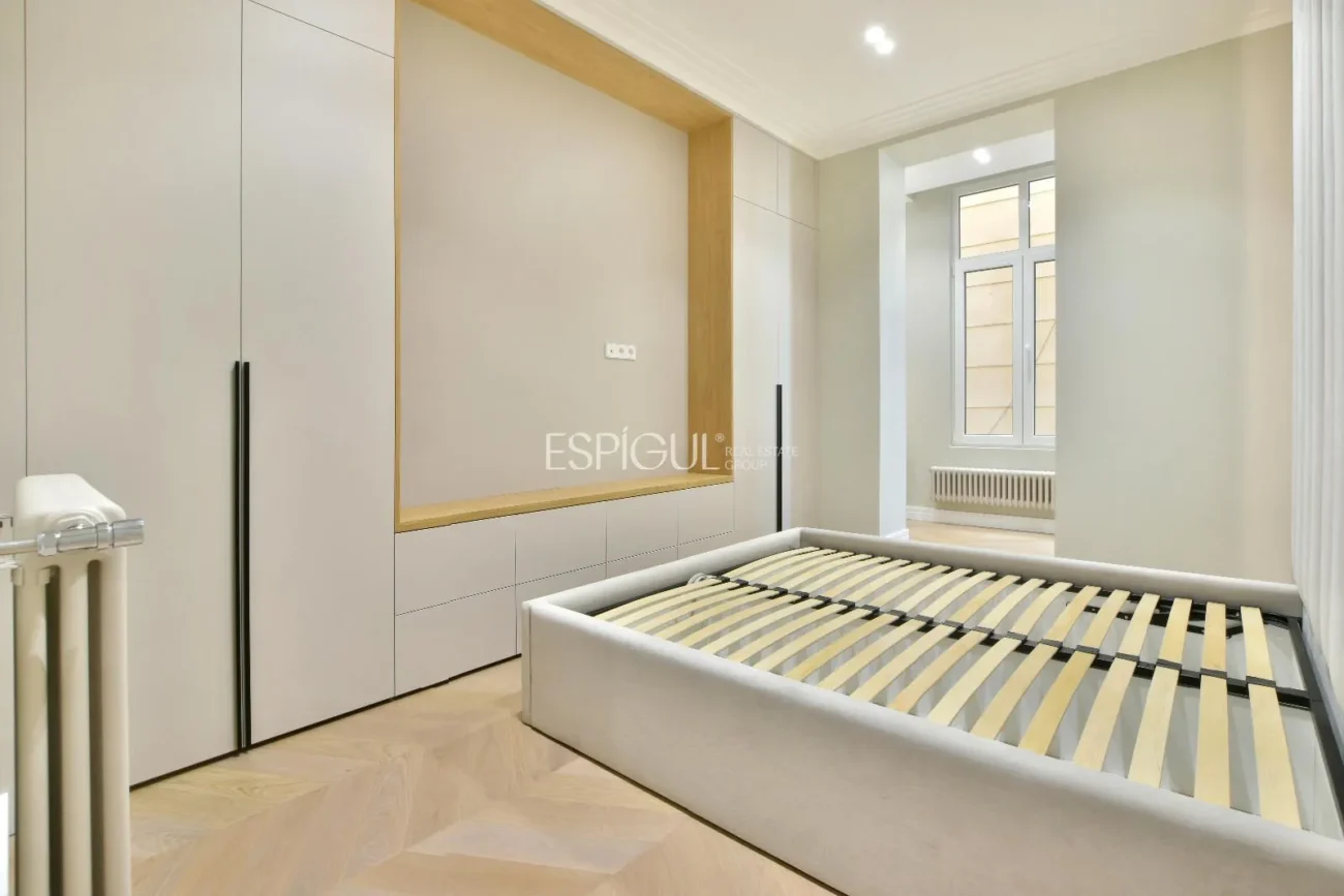 Elegante piso en venta recién reformado junto a Passeig de Sant Joan, Barcelona