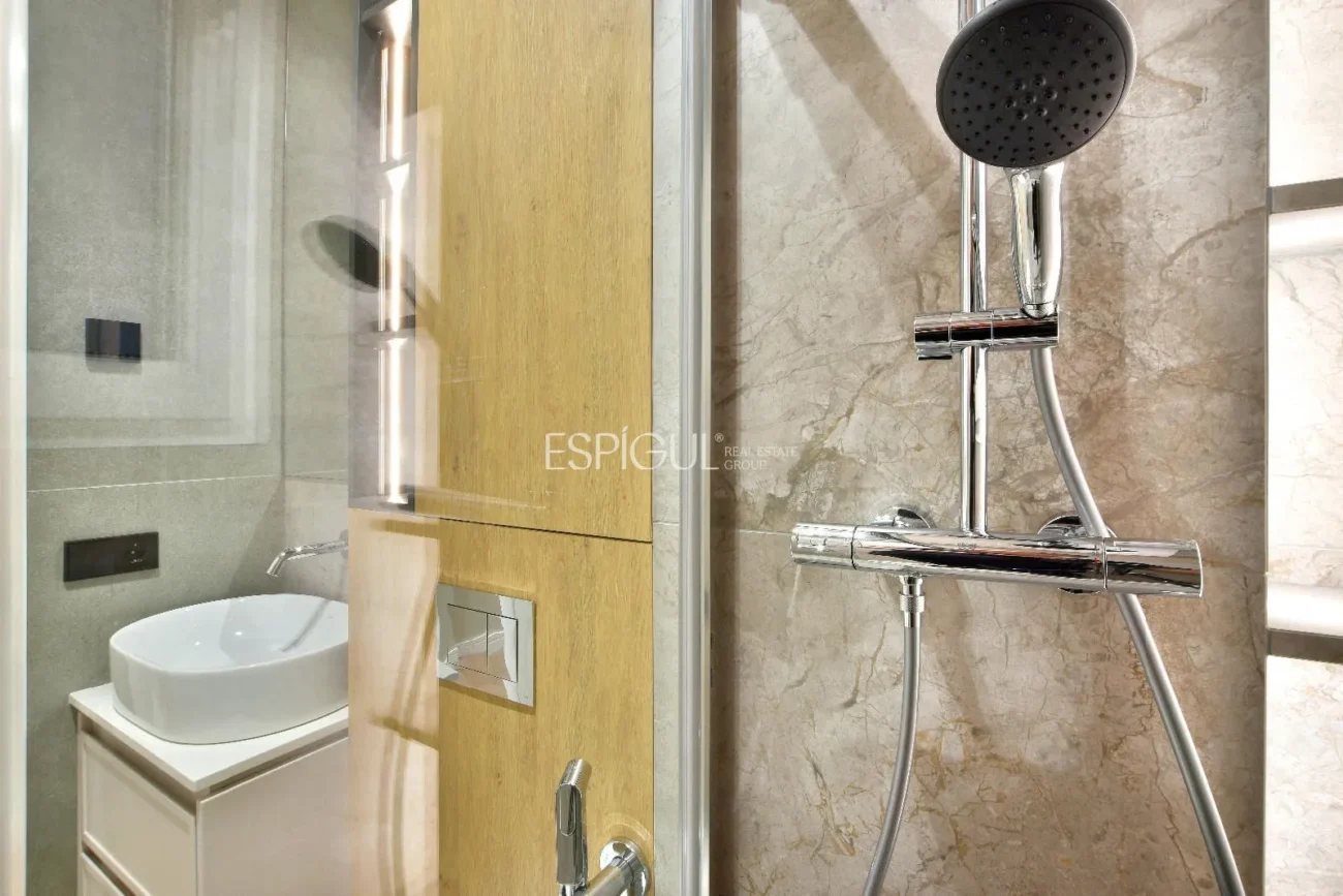 Elegante piso en venta recién reformado junto a Passeig de Sant Joan, Barcelona