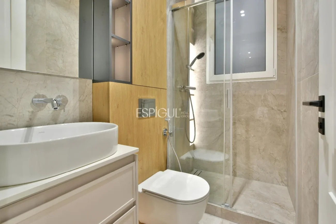 Elegante piso en venta recién reformado junto a Passeig de Sant Joan, Barcelona