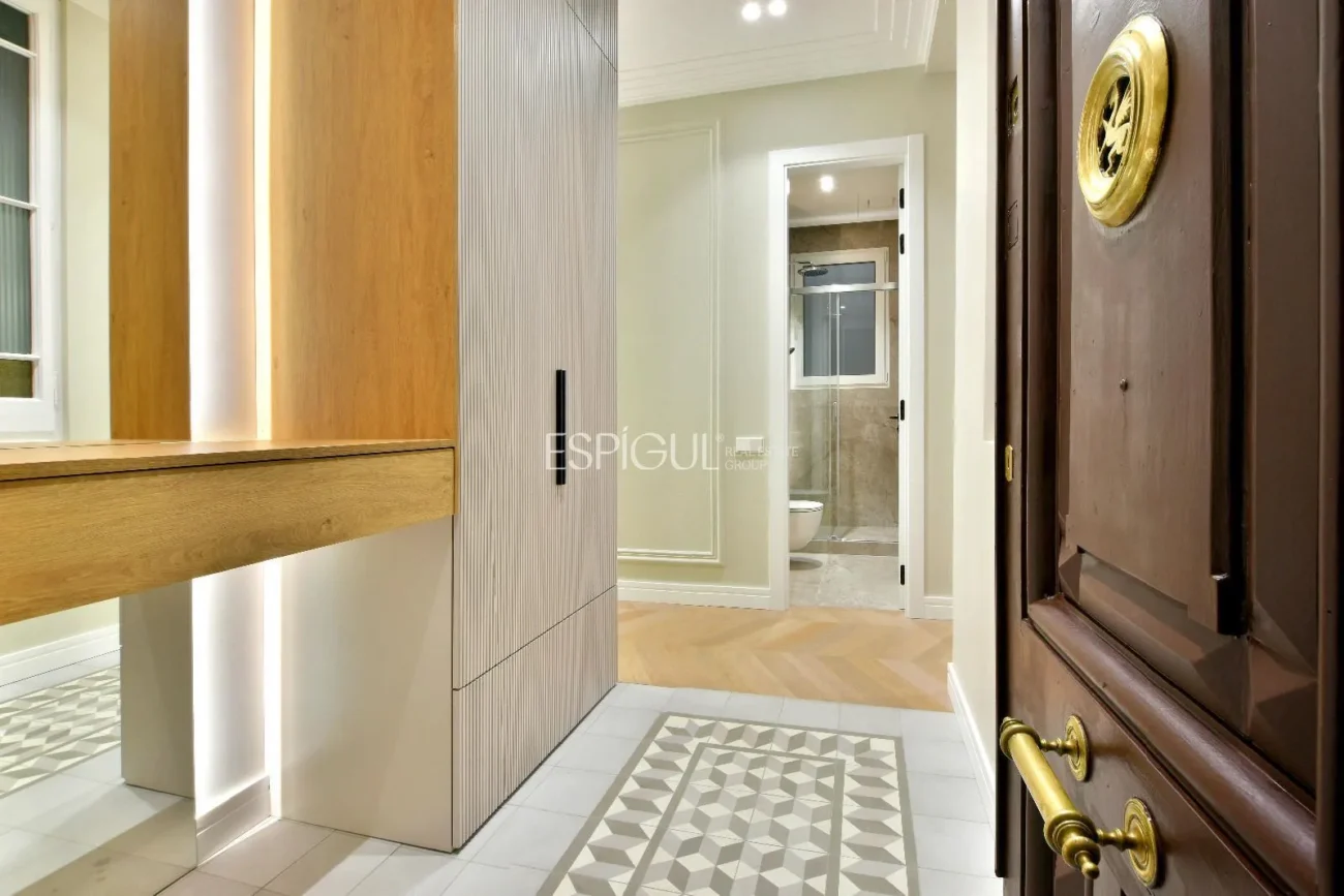 Elegante piso en venta recién reformado junto a Passeig de Sant Joan, Barcelona