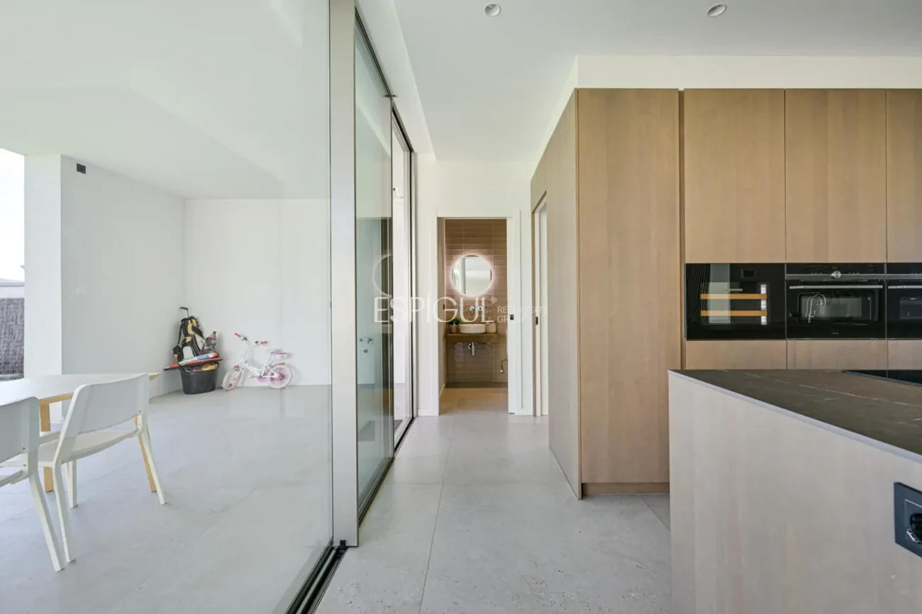 Elegante villa con vistas al campo de golf y a la montaña en una ubicación privilegiada