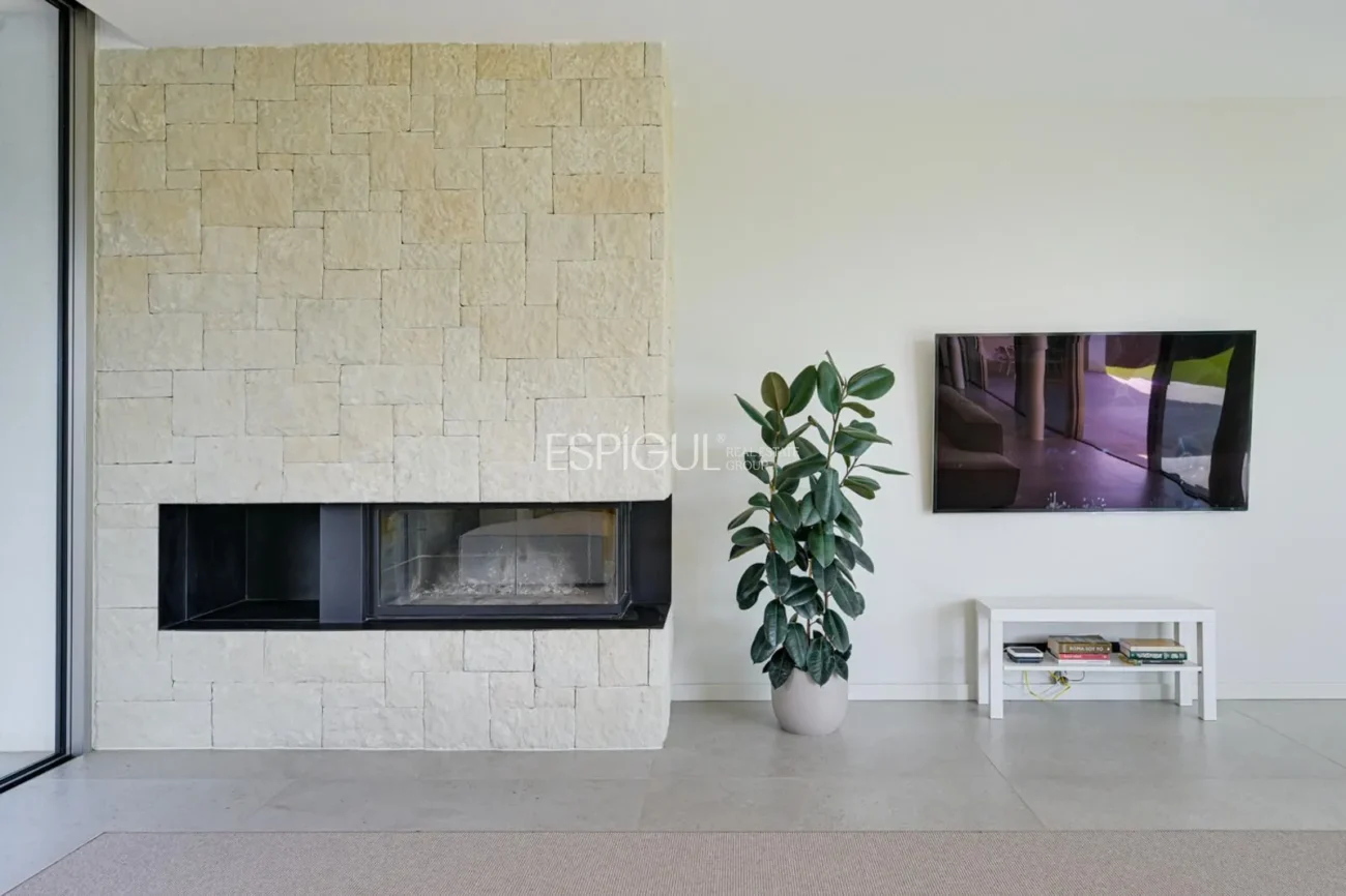 Elegante villa con vistas al campo de golf y a la montaña en una ubicación privilegiada