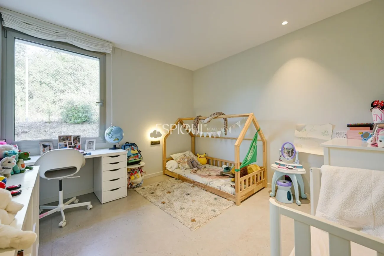 Elegante villa con vistas al campo de golf y a la montaña en una ubicación privilegiada