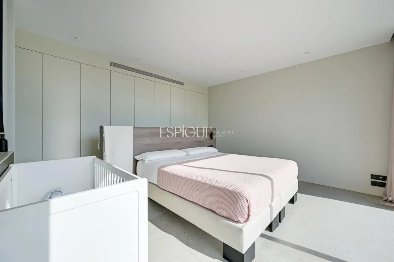 Elegante villa con vistas al campo de golf y a la montaña en una ubicación privilegiada