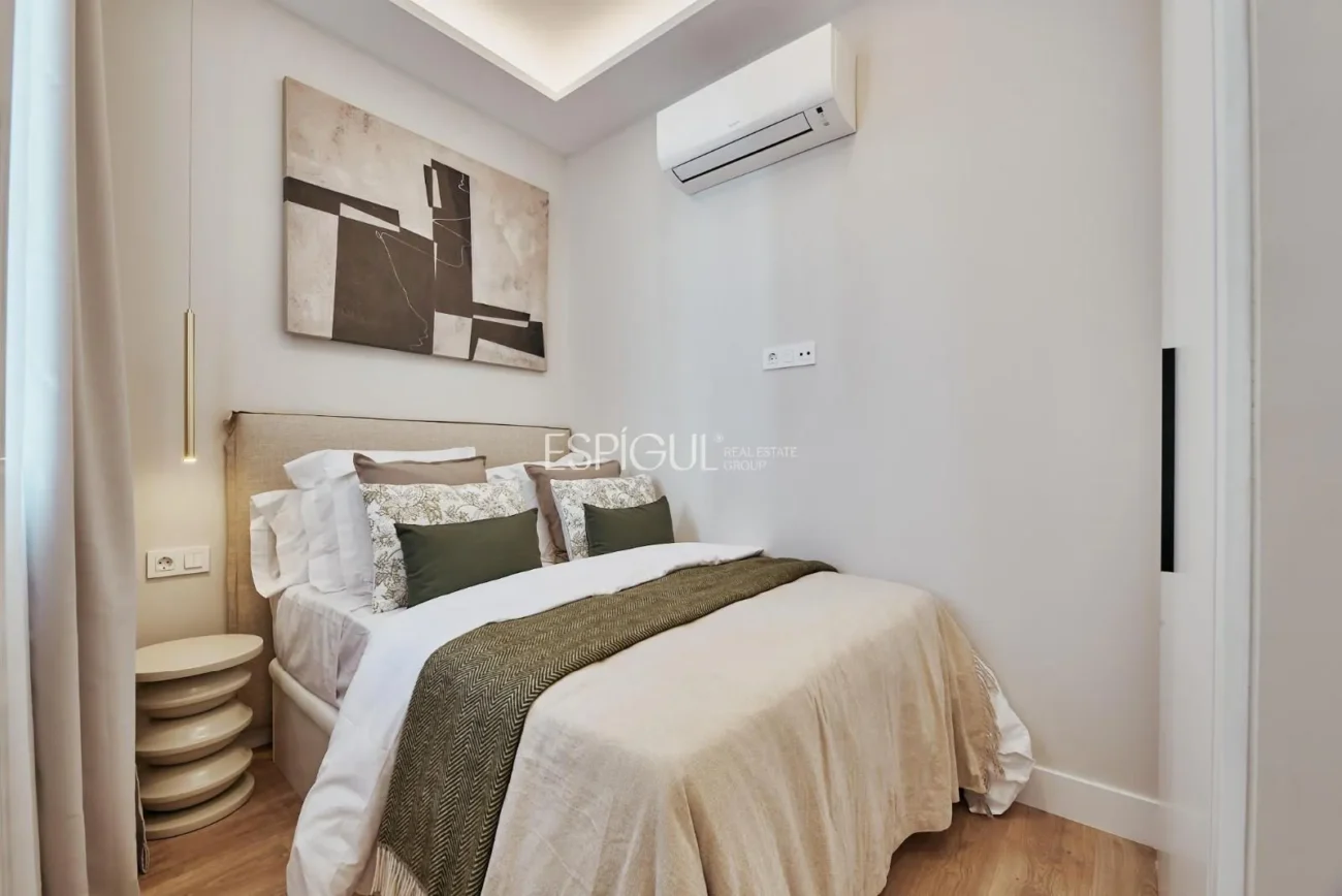 Encantador ático reformado en la sexta planta exterior de Calle Espartinas